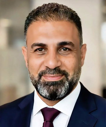 محمد أمين يكرم زينة بتخرجها