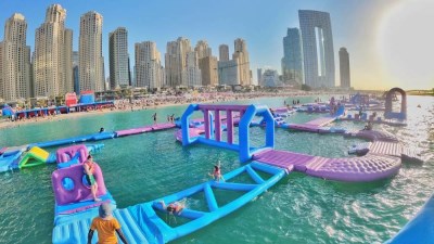 إمارة دبي تحصد لقب أكبر حديقة مائية قابلة للنفخ في العالم من «جينيس»