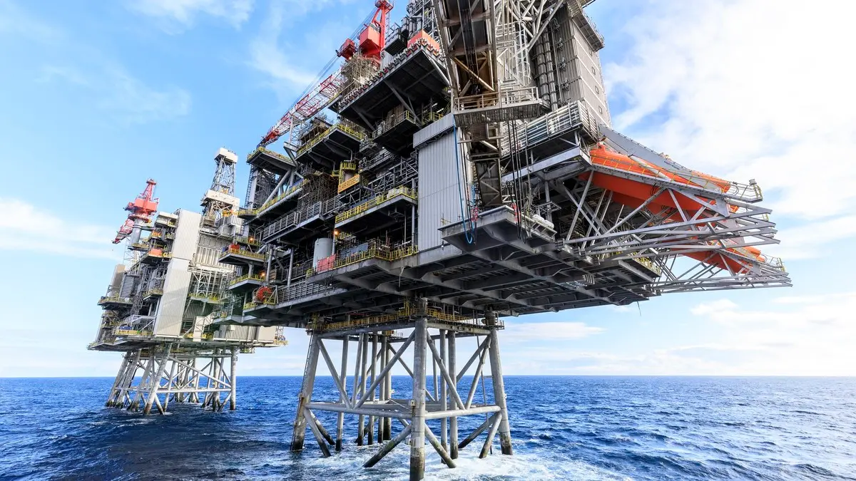 أسعار النفط تتراجع وسط توترات جيوسياسية في أوروبا والبحر الكاريبي