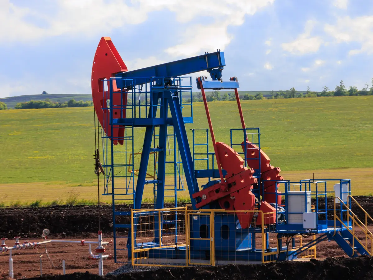 أسعار النفط ترتفع مع تأثير العاصفة الشتوية على الإنتاج والمصافي الأمريكية