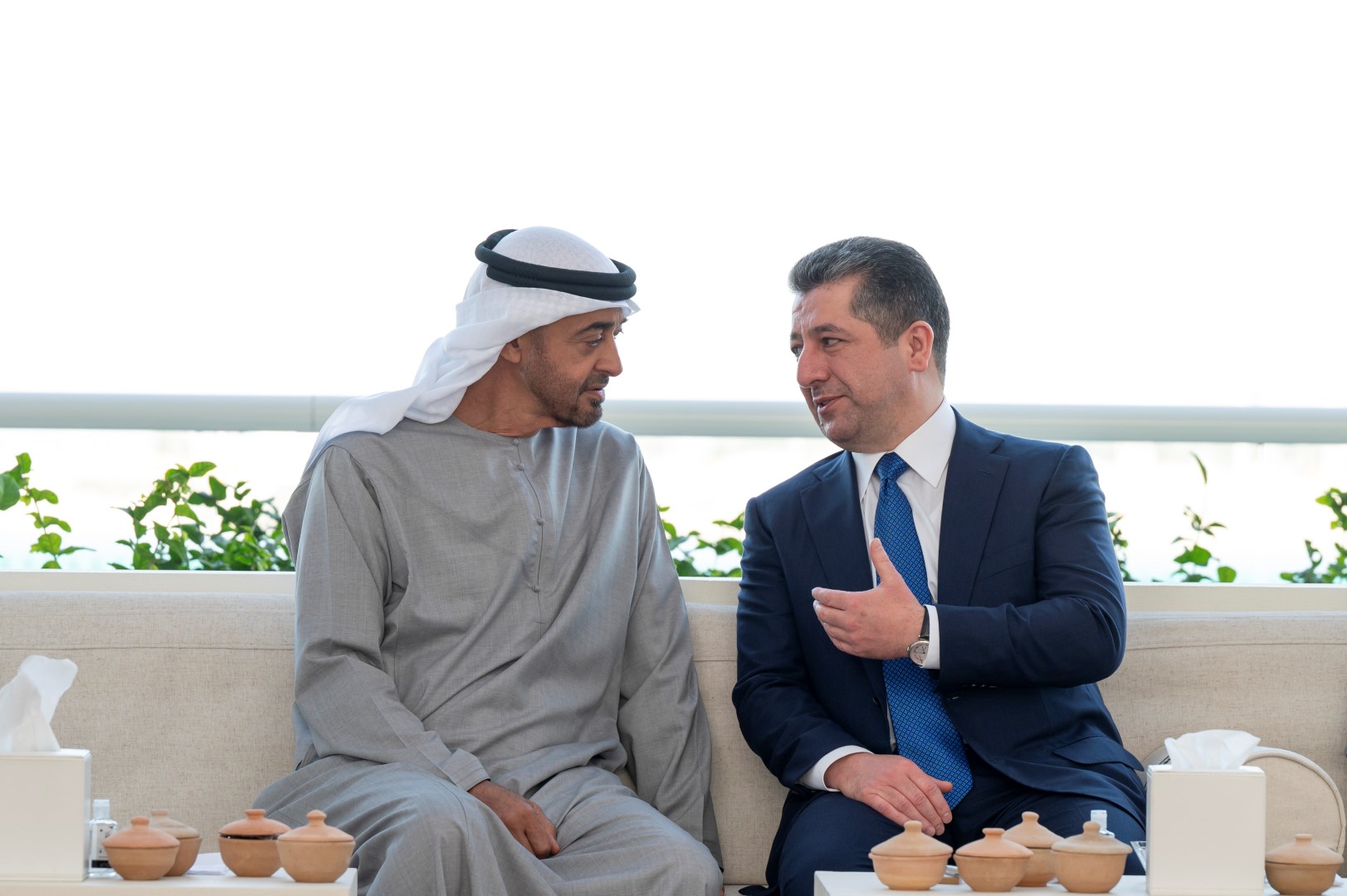 محمد بن زايد يستقبل رئيس حكومة إقليم كردستان العراق في أبوظبي