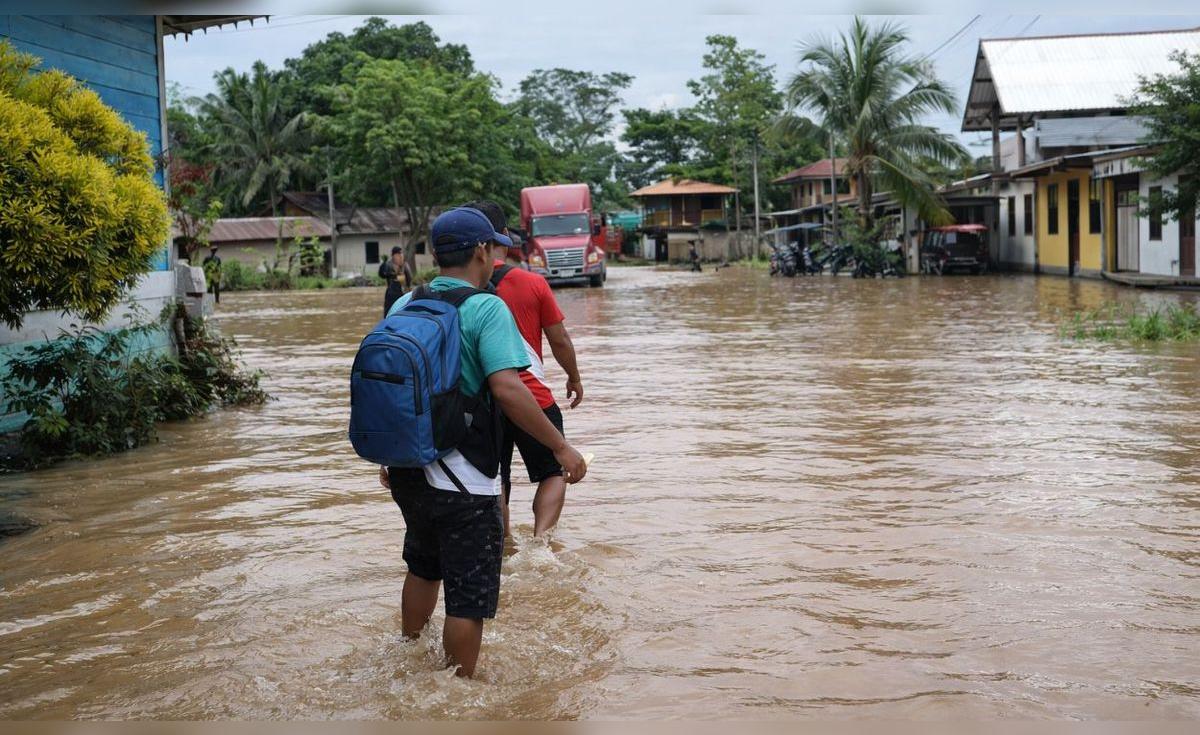 بيرو تعلن حالة الطوارئ بعد فيضانات وانهيارات أرضية واسعة