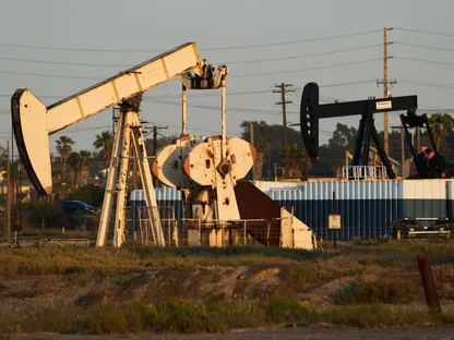 أسعار النفط تتجاوز 76 دولارًا للبرميل مع تصاعد التوترات الأمريكية – الإيرانية