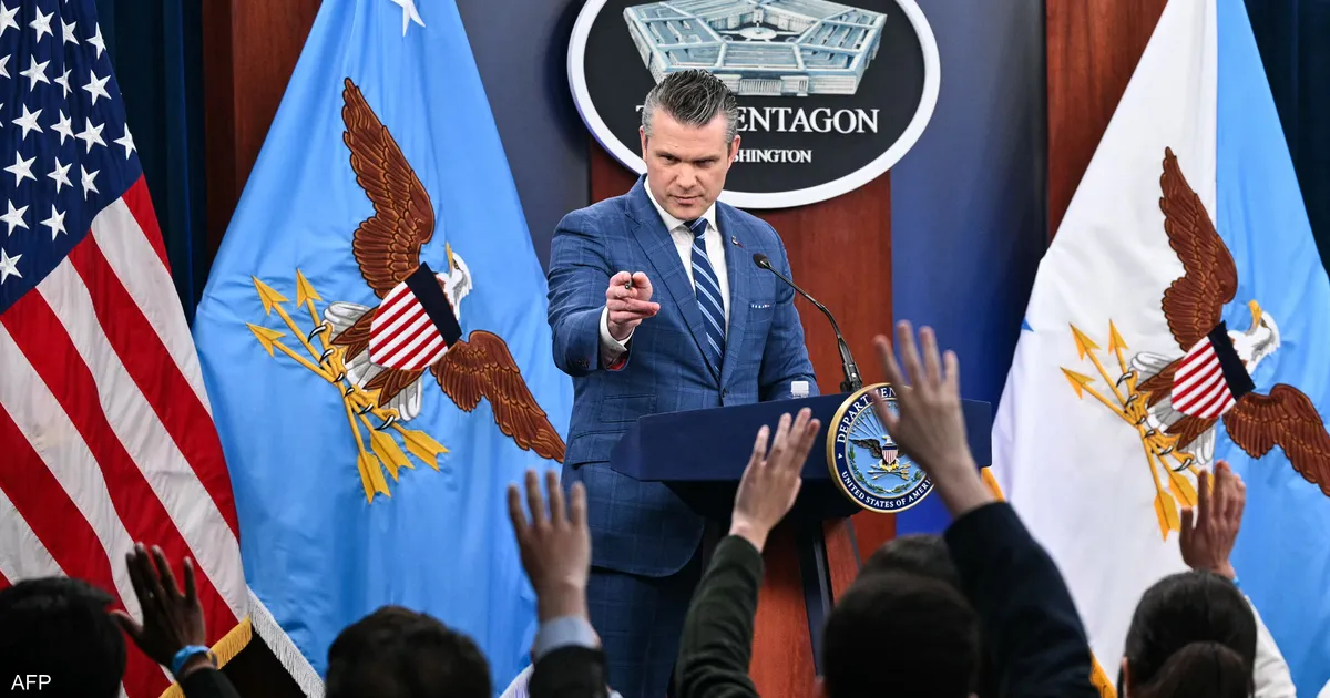 ديمقراطيون يطالبون بعزل وزير الدفاع الأمريكي بتهم خرق القانون وتعريض القوات للخطر