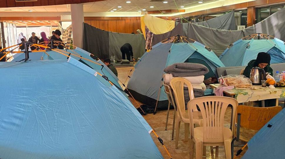 محادثات أمريكية لإعادة توطين 1100 أفغاني عالقين في قطر تثير جدلاً حقوقياً