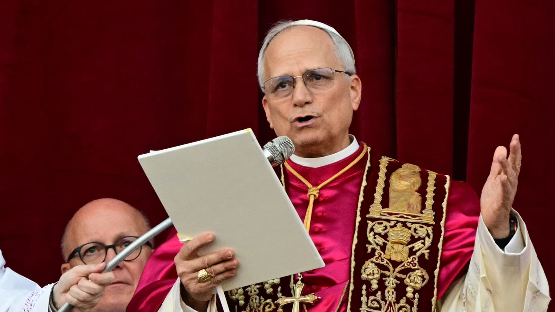 البابا ليو الرابع عشر من الكاميرون: العالم تدمره قلة متسلطة وسط سجال مع ترامب