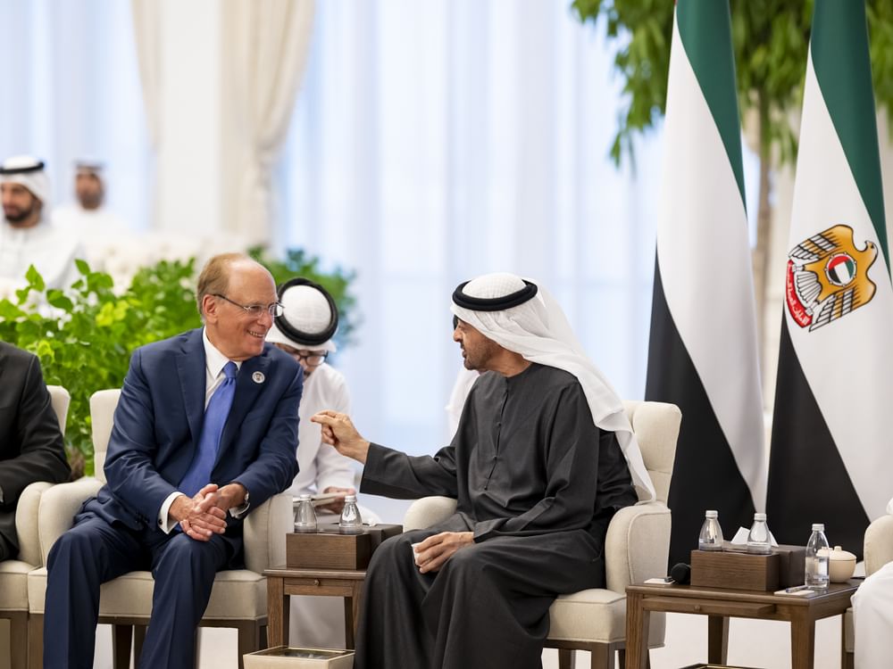 محمد بن زايد يبحث مع رئيس بلاك روك تطورات الأسواق العالمية وفرص الذكاء الاصطناعي