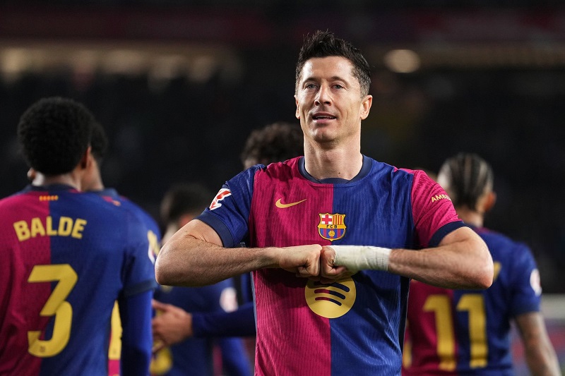 برشلونة على بُعد خطوة من اللقب.. وريال مدريد يتمسّك بالأمل الأخير في سباق الليغا