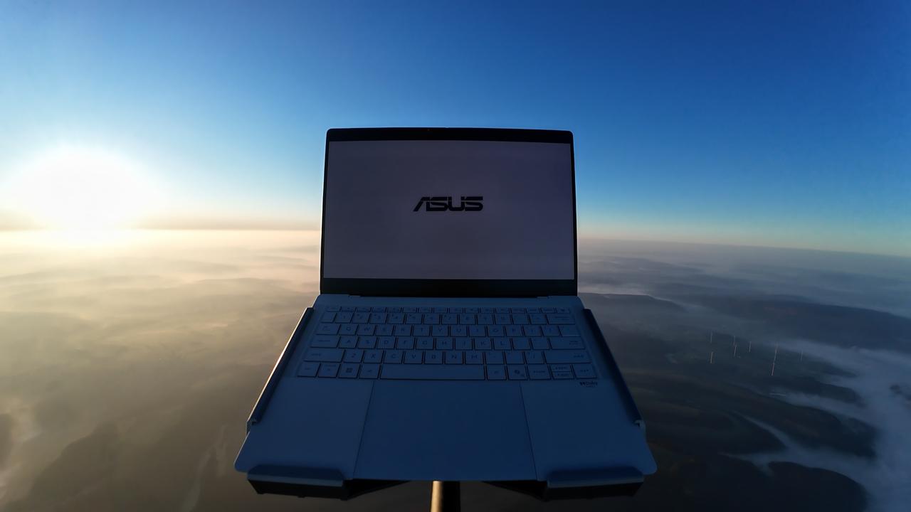 أسوس تختبر قوة “ExpertBook Ultra” فوق قمة إيفرست.. والحاسوب ينجح في أصعب ظروف التشغيل بالعالم