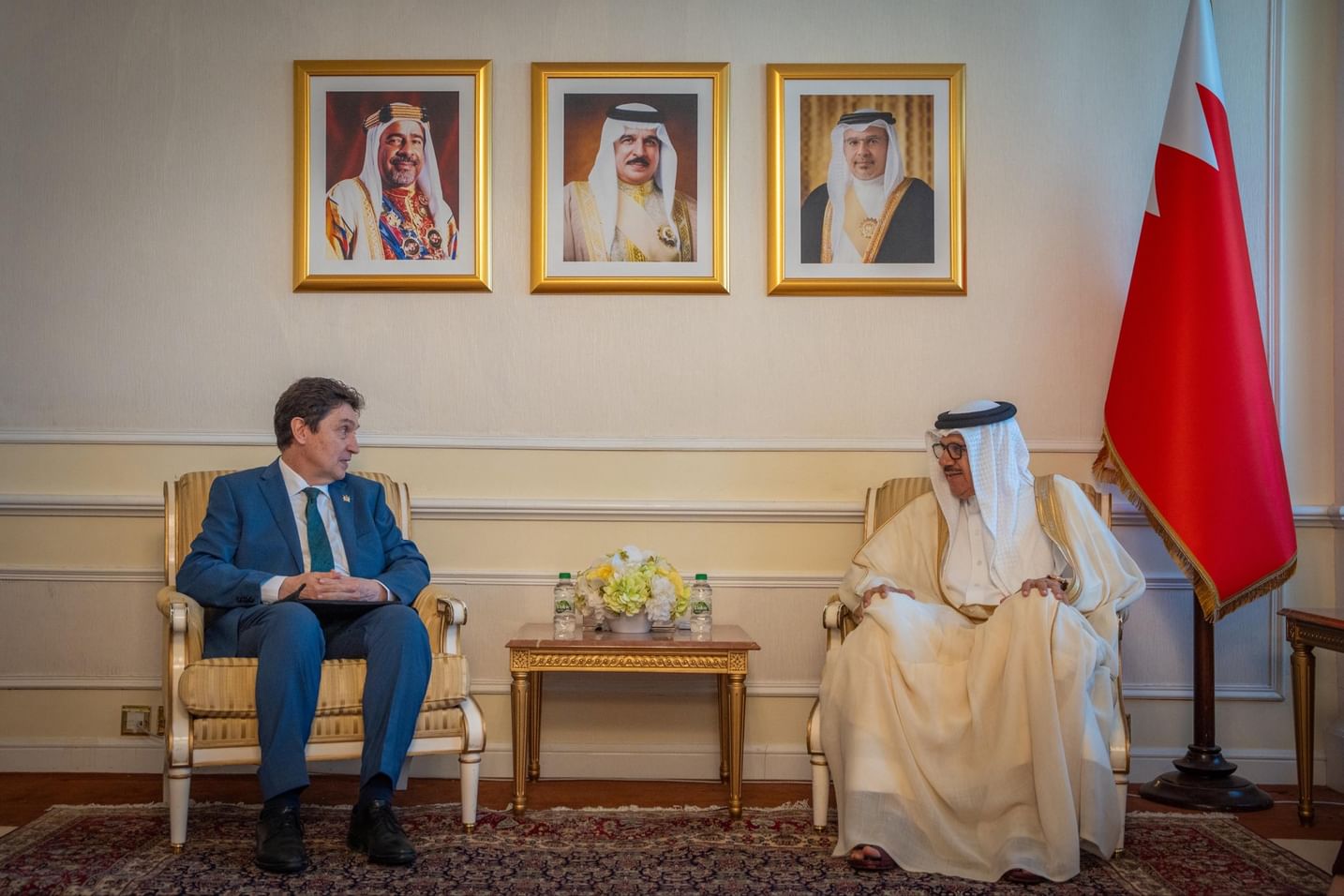 البحرين وفرنسا تبحثان تعزيز التعاون والتنسيق بشأن أمن المنطقة وحرية الملاحة