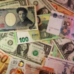 الدولار يرتفع أمام الين واليورو بدعم من التوترات الجيوسياسية وترقب بيانات الوظائف الأمريكية