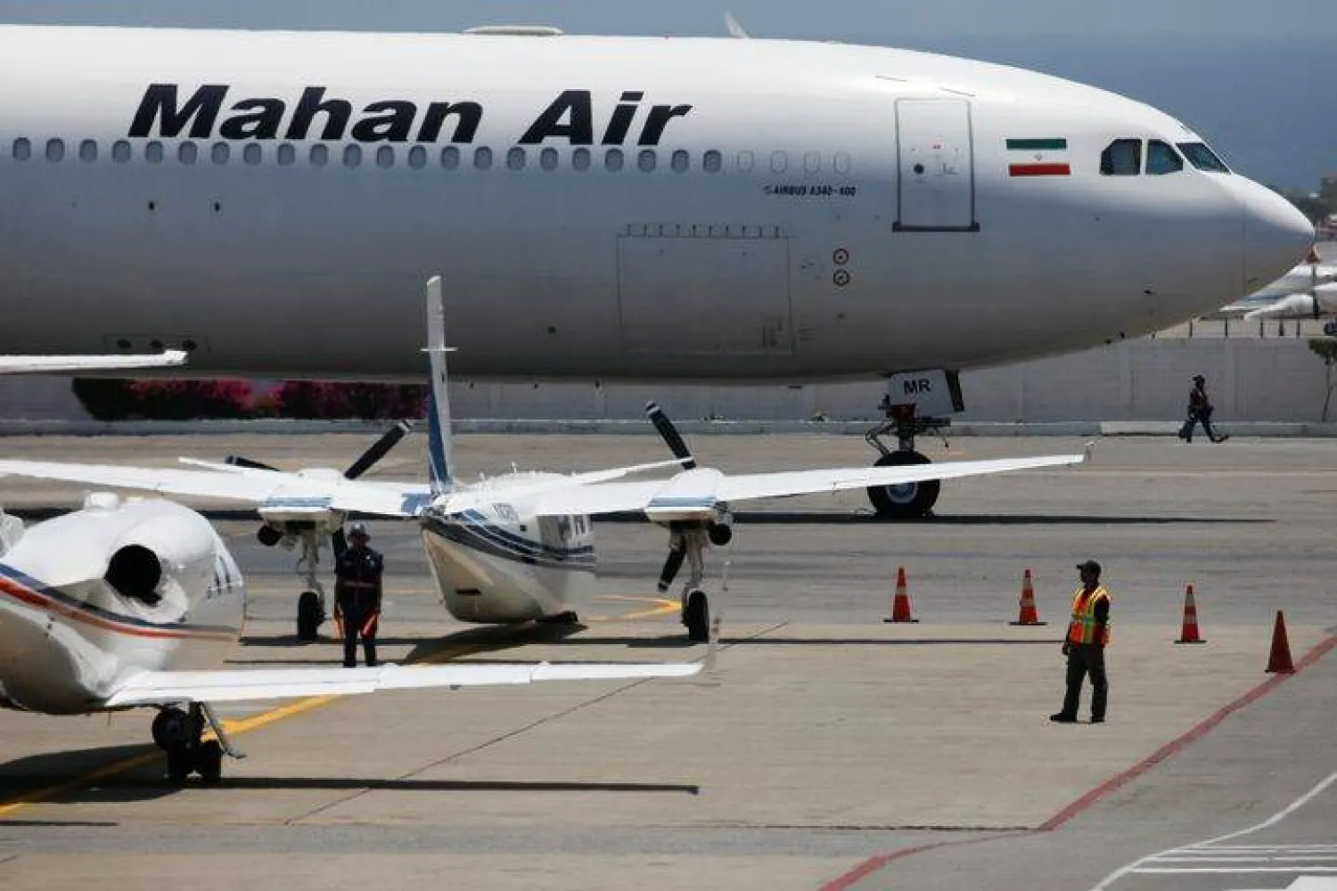 العقوبات الأميركية تحاصر الطيران الإيراني.. إلغاء رحلات دولية والصين تواصل استقبال الطائرات