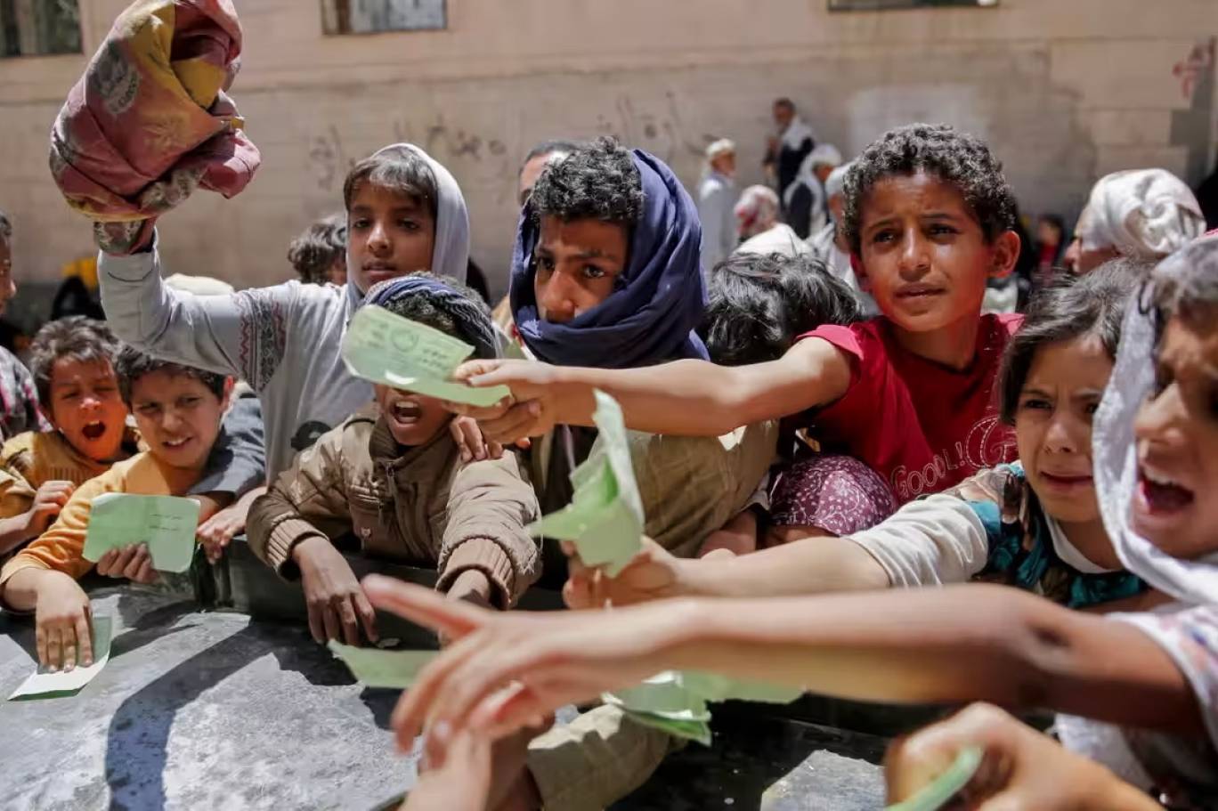 اليمنيون يفرون من نار الحرب مجدداً.. 112 ألف نازح خلال أسبوعين