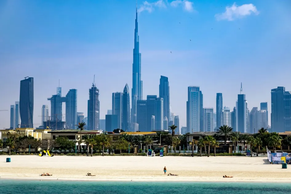 دبي وأبوظبي في مرمى الاستثمار العالمي.. 4 شركات دولية توسع أعمالها