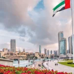 القطاع الخاص غير النفطي في الإمارات يواصل الزخم ومؤشر مديري المشتريات يستقر عند ذروة 20 شهراً
